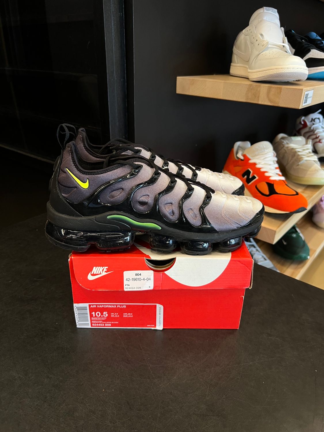 Nike Air VaporMax Plus Black Volt Size 10.5, PREOWNED