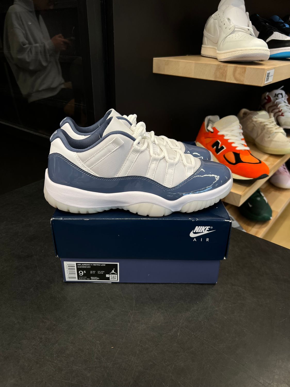 Jordan 11 Retro Low Diffused Blue Size 9.5, PREOWNED
