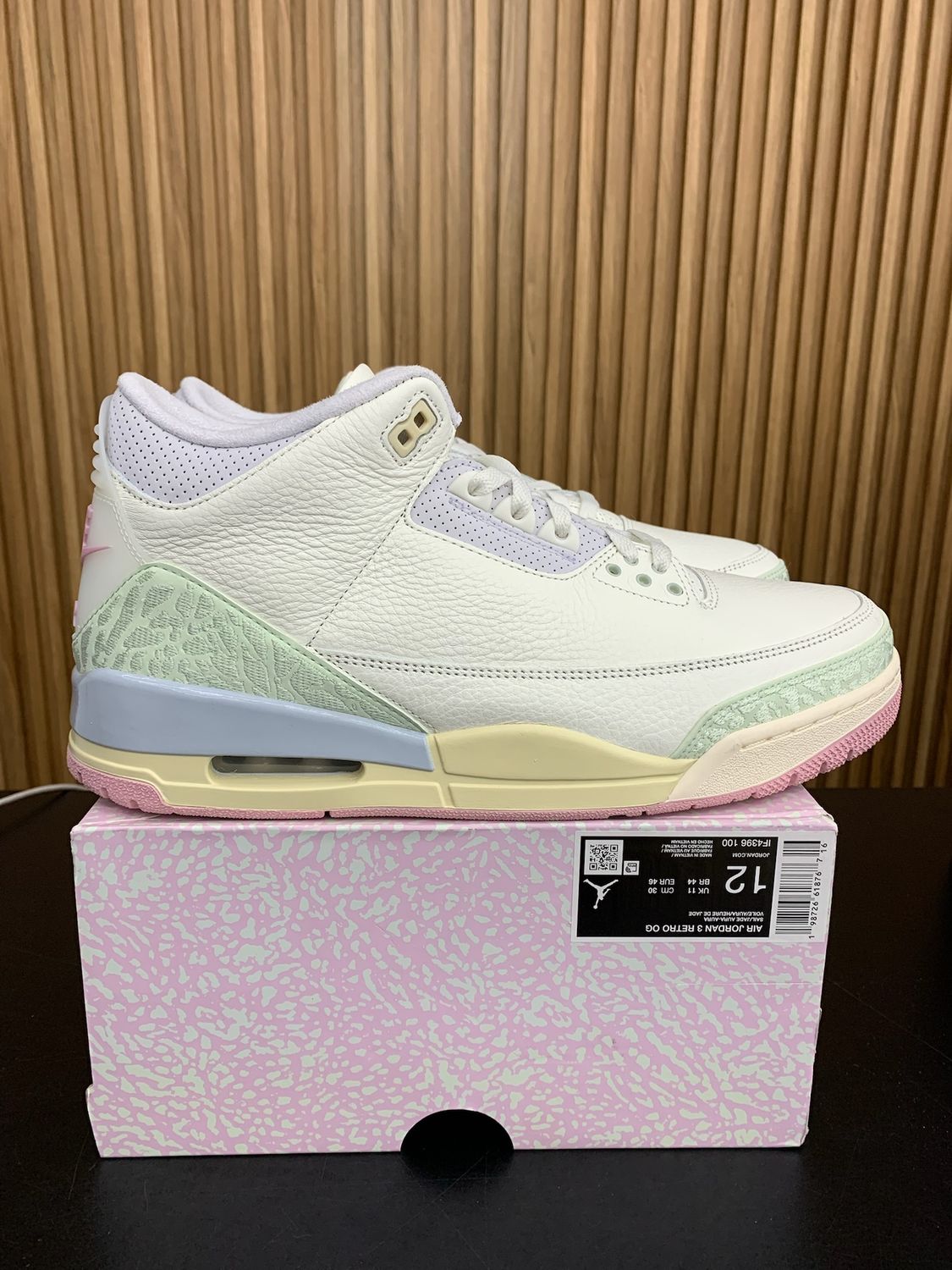 Jordan 3 Retro Spring Is In The Air Size 12, DS BRAND NEW NO LID*