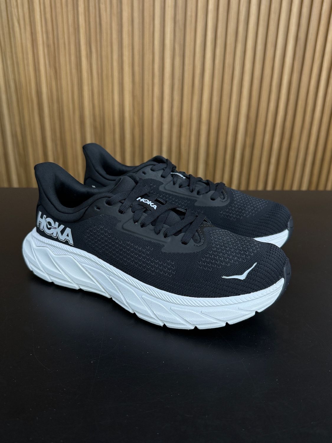 Hoka One One Arahi 7 Black White (Women's) Size 6.5W, PREOWNED NO BOX