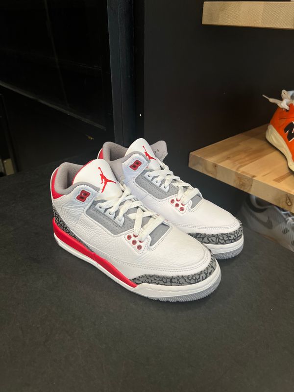 Jordan 3 Retro Fire Red (2022) (GS) Size 4.5, PREOWNED NO BOX*