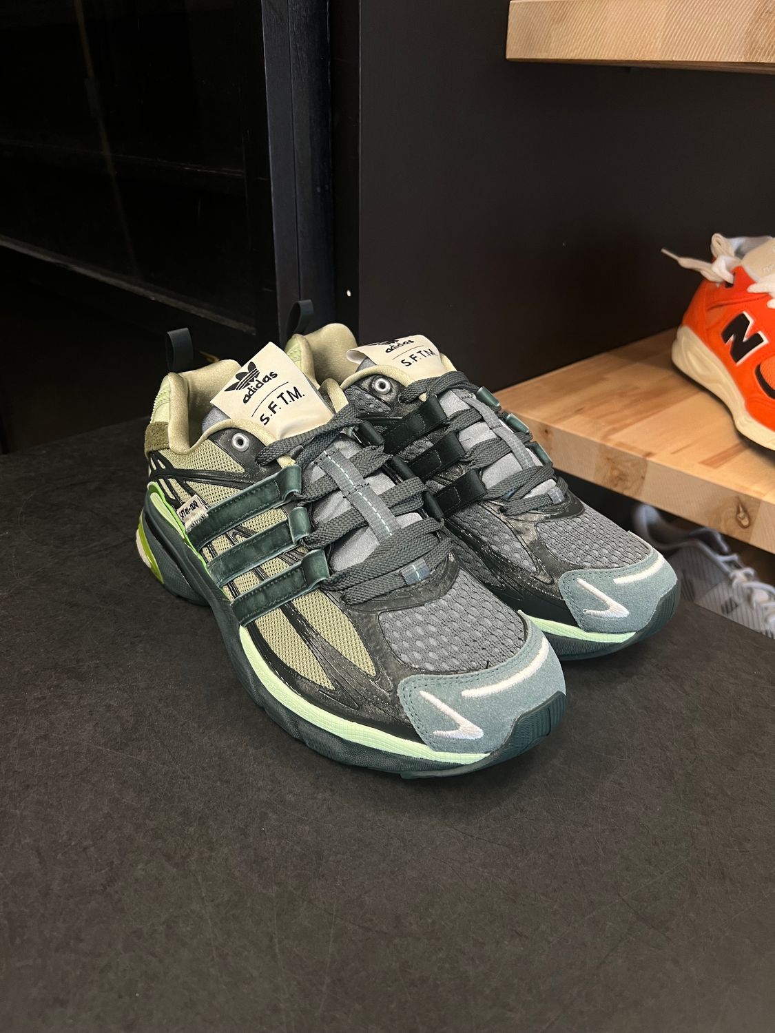 adidas Adistar Cushion Song for the Mute Shadow Green Bold Onix Size 9, DS BRAND NEW NO BOX*