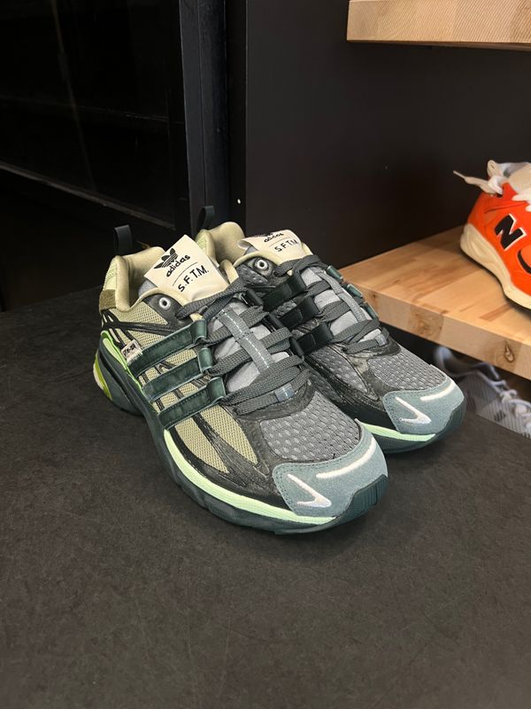 adidas Adistar Cushion Song for the Mute Shadow Green Bold Onix Size 9, DS BRAND NEW NO BOX*