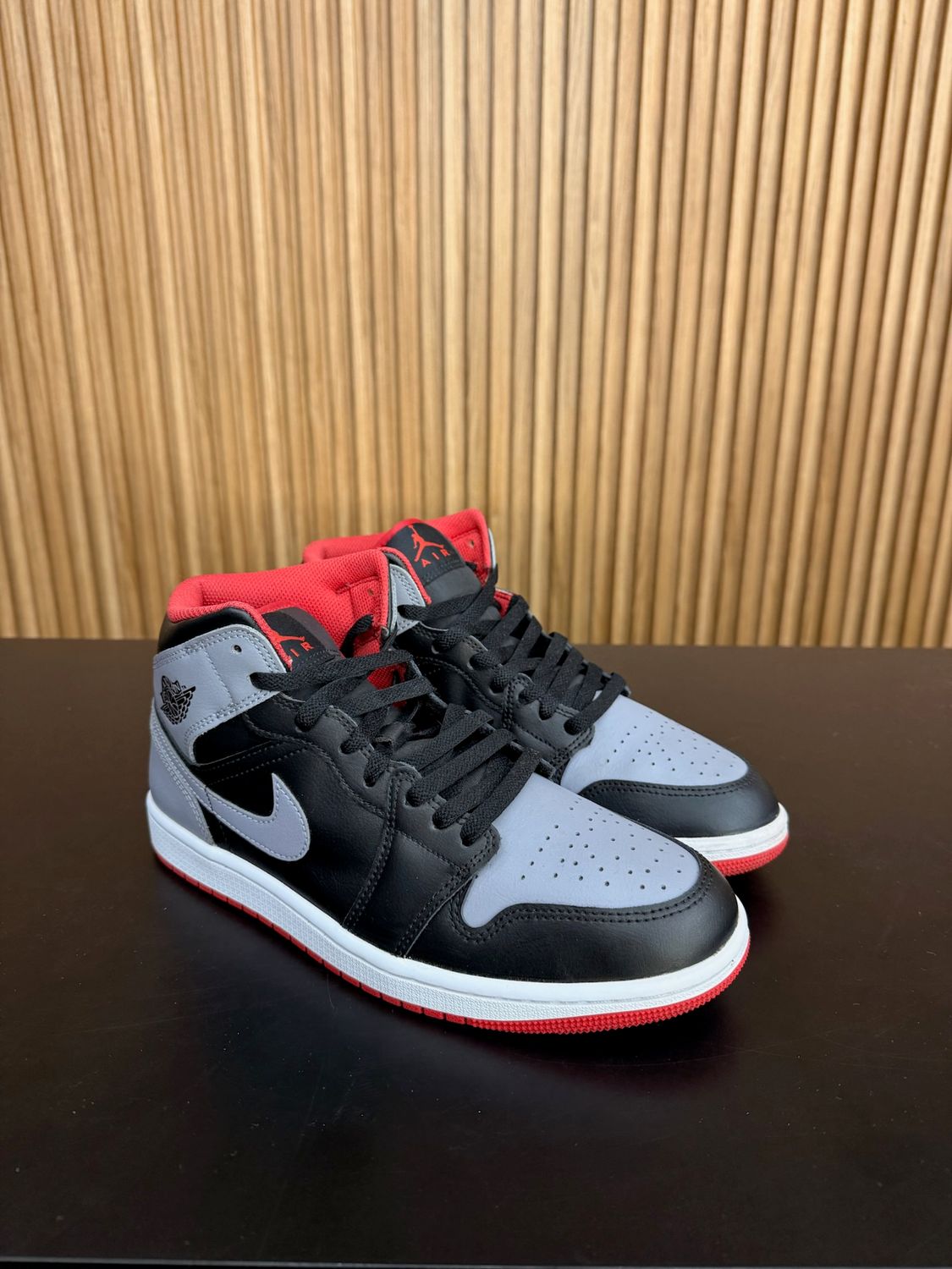 Jordan 1 Mid Bred Shadow Size 8.5, PREOWNED NO BOX