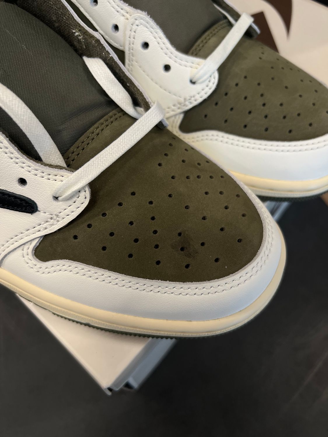 Jordan 1 Retro Low OG SP Travis Scott Medium Olive Size 10.5, DS BRAND NEW WITH FLAW