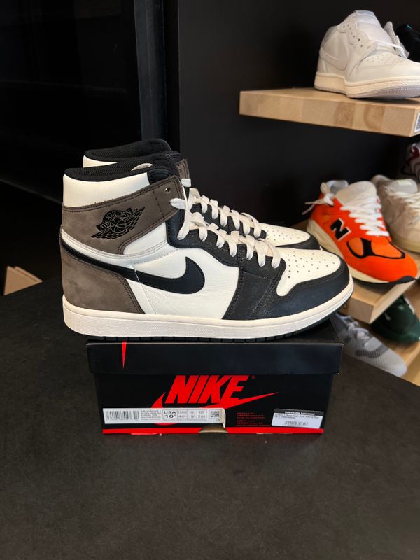 Jordan 1 Retro High Dark Mocha Size 10.5, PREOWNED