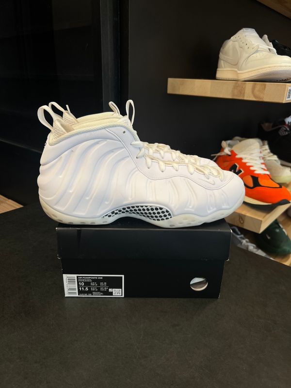 Nike Air Foamposite One Triple White Size 10, PREOWNED