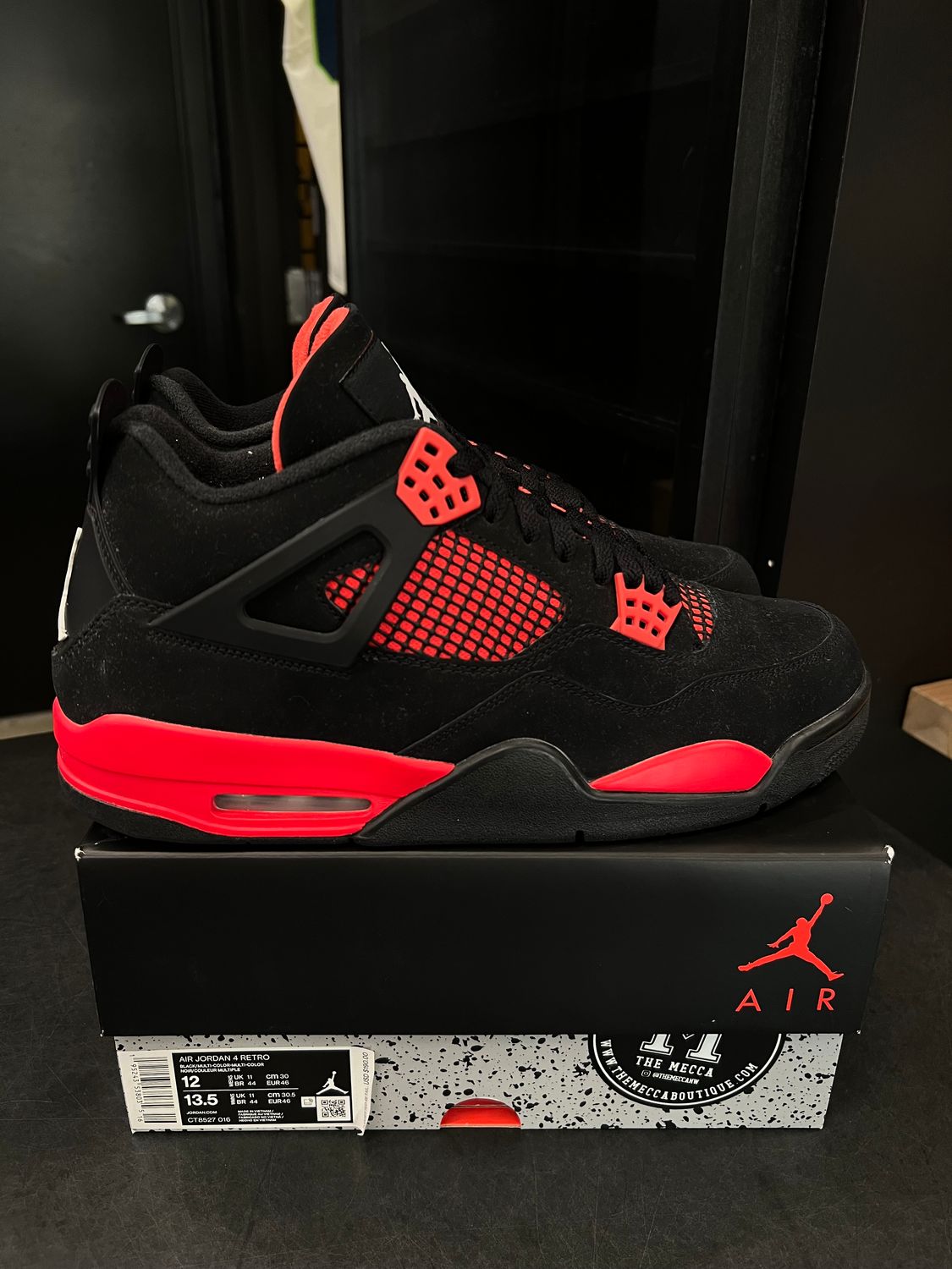 Jordan 4 Retro Red Thunder Size 12, PREOWNED