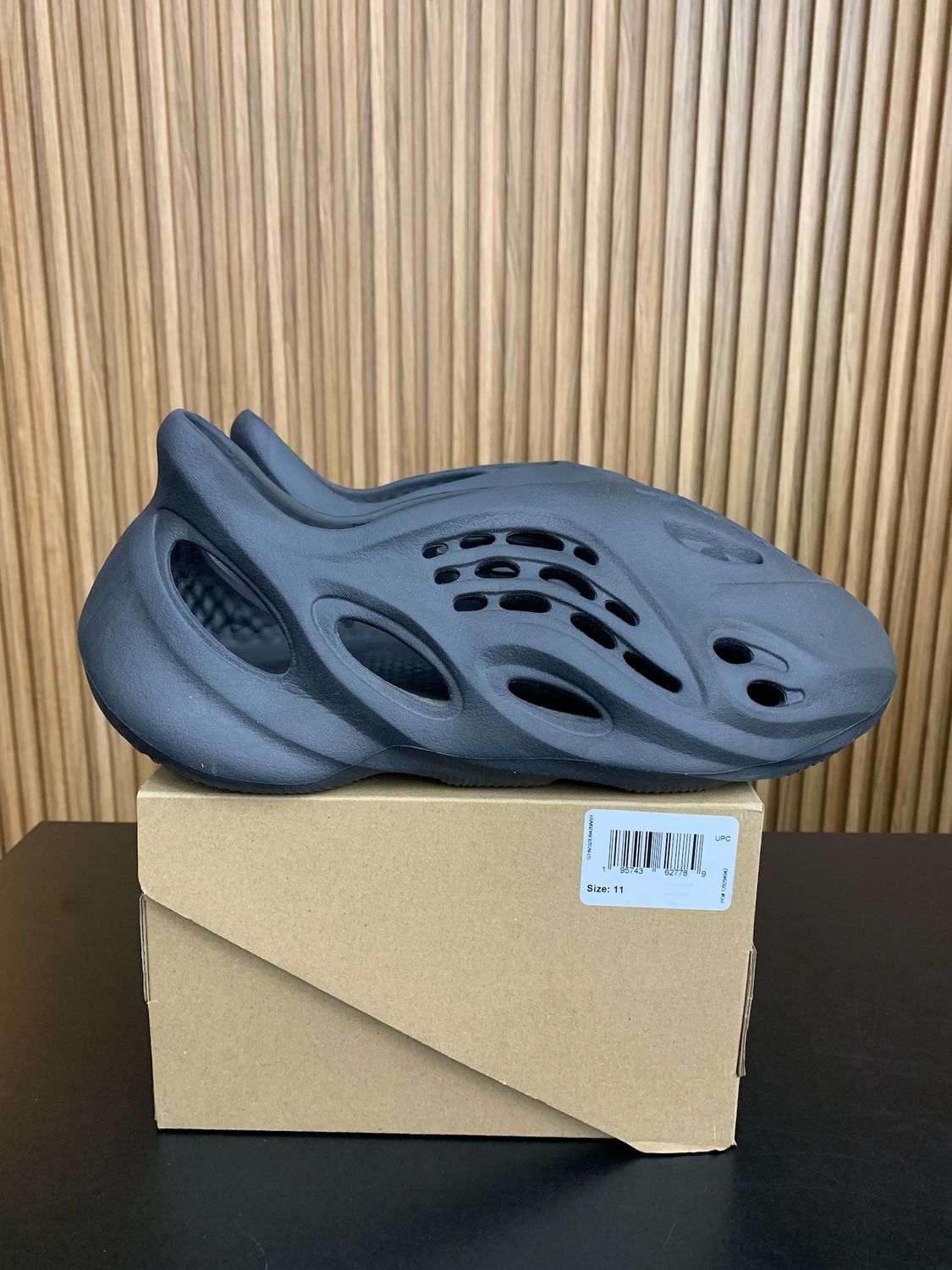 adidas Yeezy Foam RNR Onyx Size 11, PREOWNED*