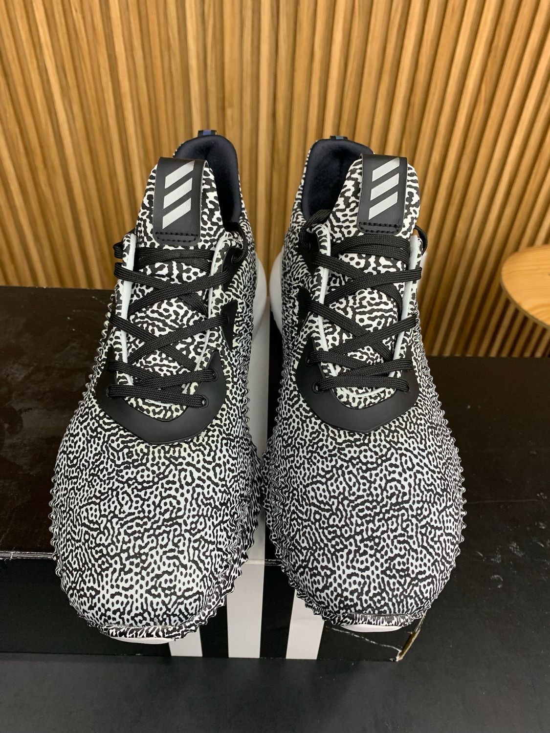 adidas AlphaBounce Motion Capture Size 9.5, PREOWNED