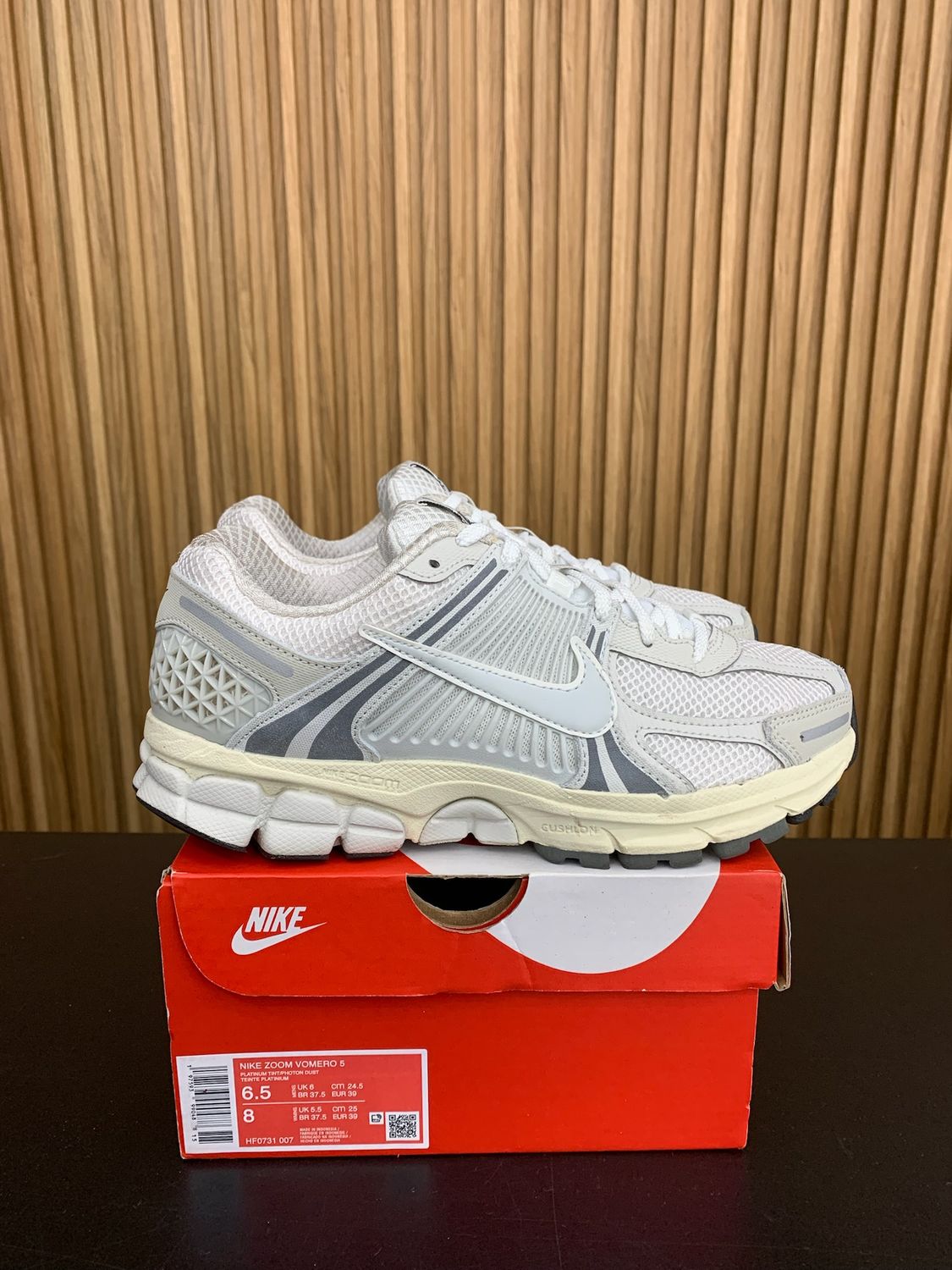 Nike Zoom Vomero 5 Platinum Tint Size 6.5, PREOWNED*