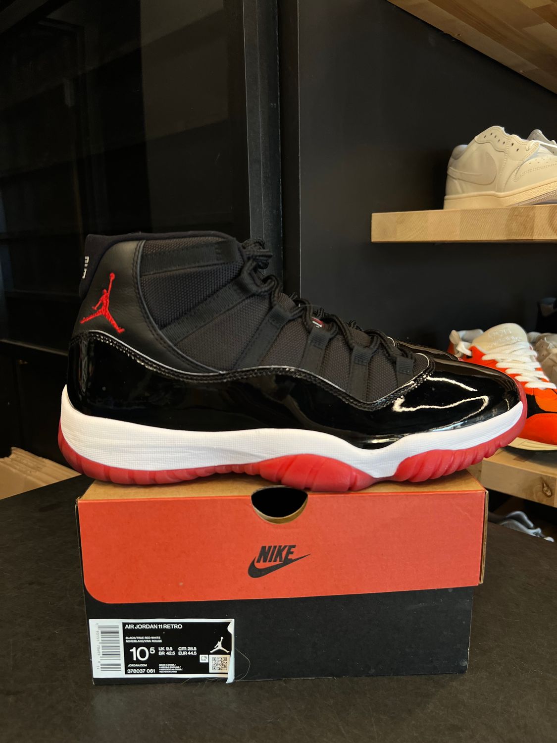 Jordan 11 Retro Playoffs Bred (2019) Size 10.5, PREOWNED*
