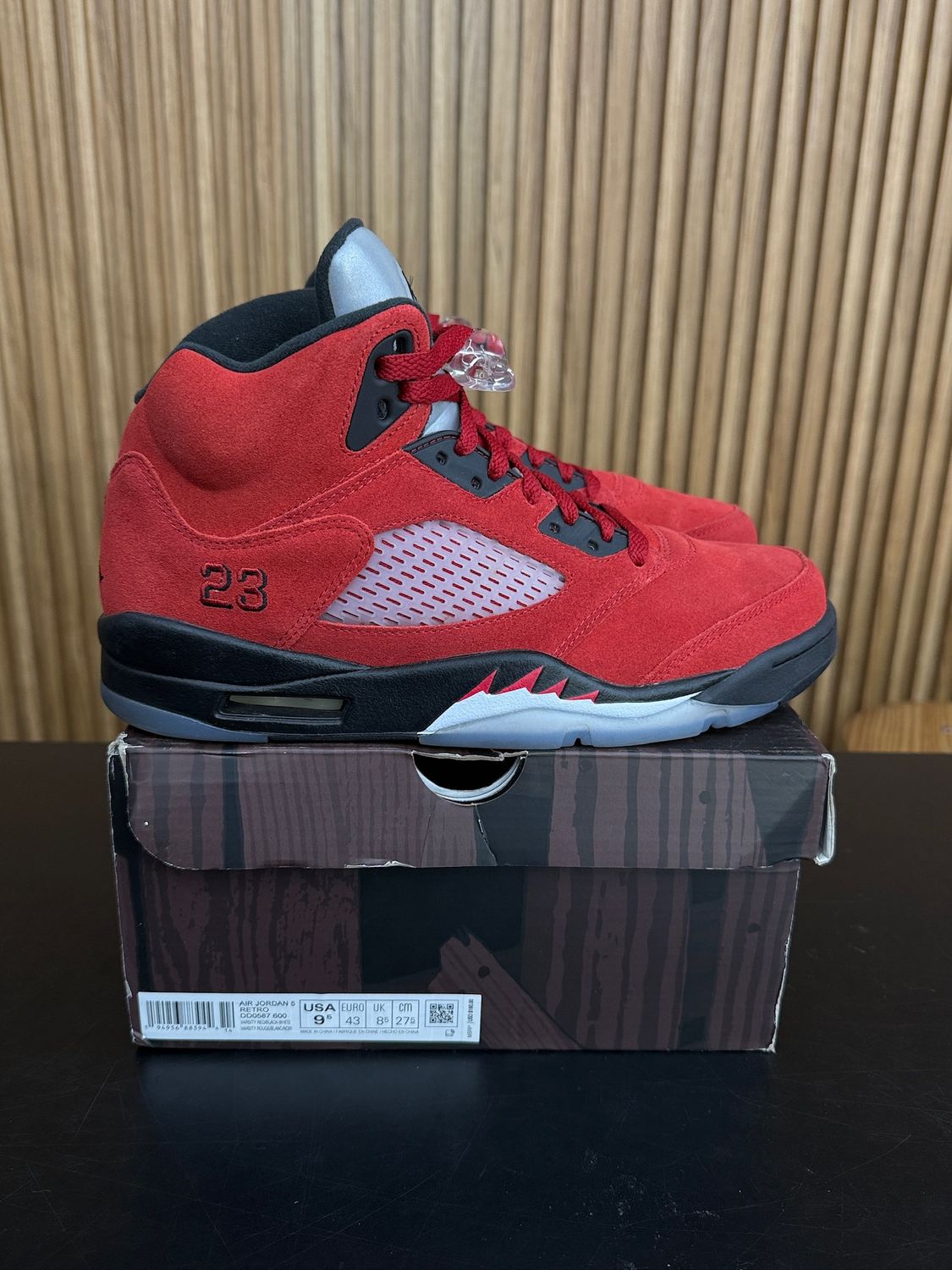 Jordan 5 Retro Raging Bull Red (2021) Size 9.5, PREOWNED*