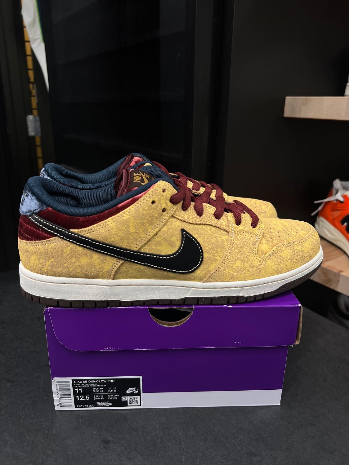 Nike SB Dunk Low City of Cinema Size 11, PREOWNED
