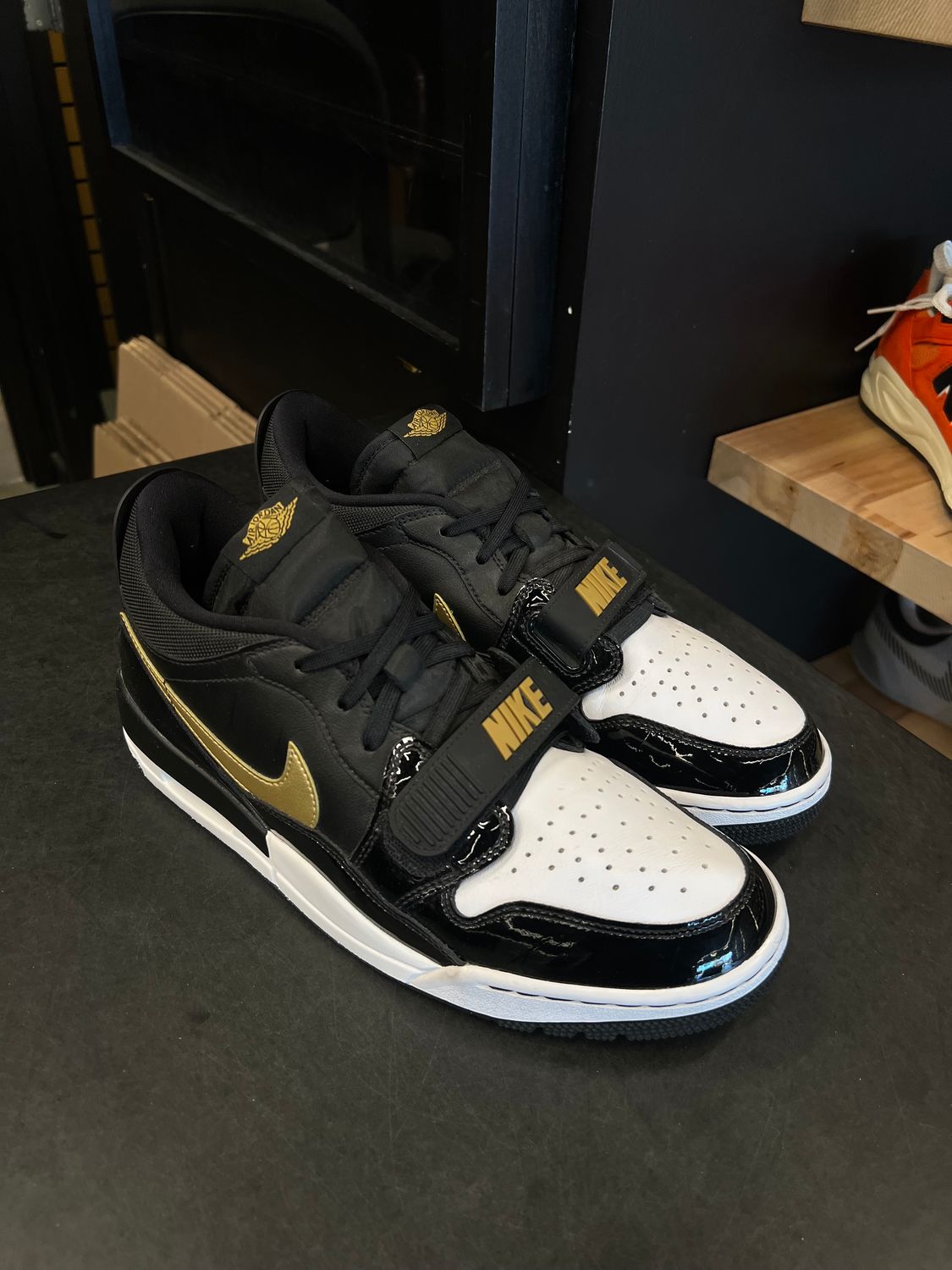 Jordan Legacy 312 Low Black Metallic Gold Size 11, PREOWNED NO BOX*