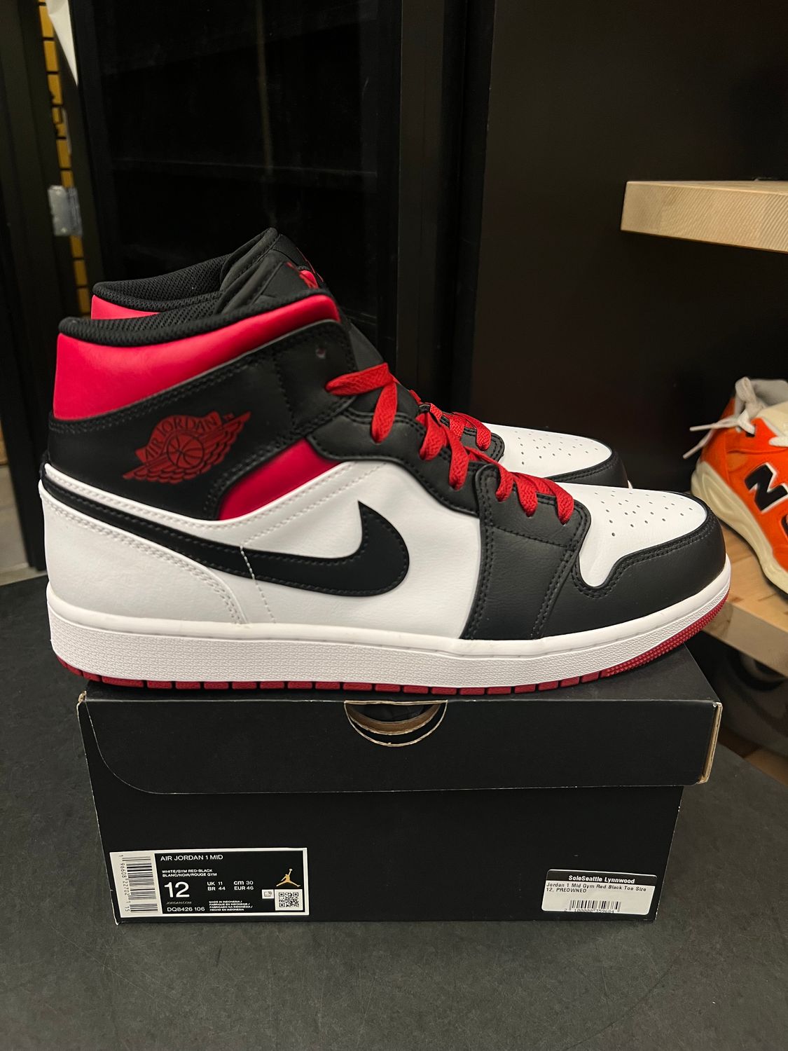 Jordan 1 Mid Gym Red Black Toe Size 12, PREOWNED