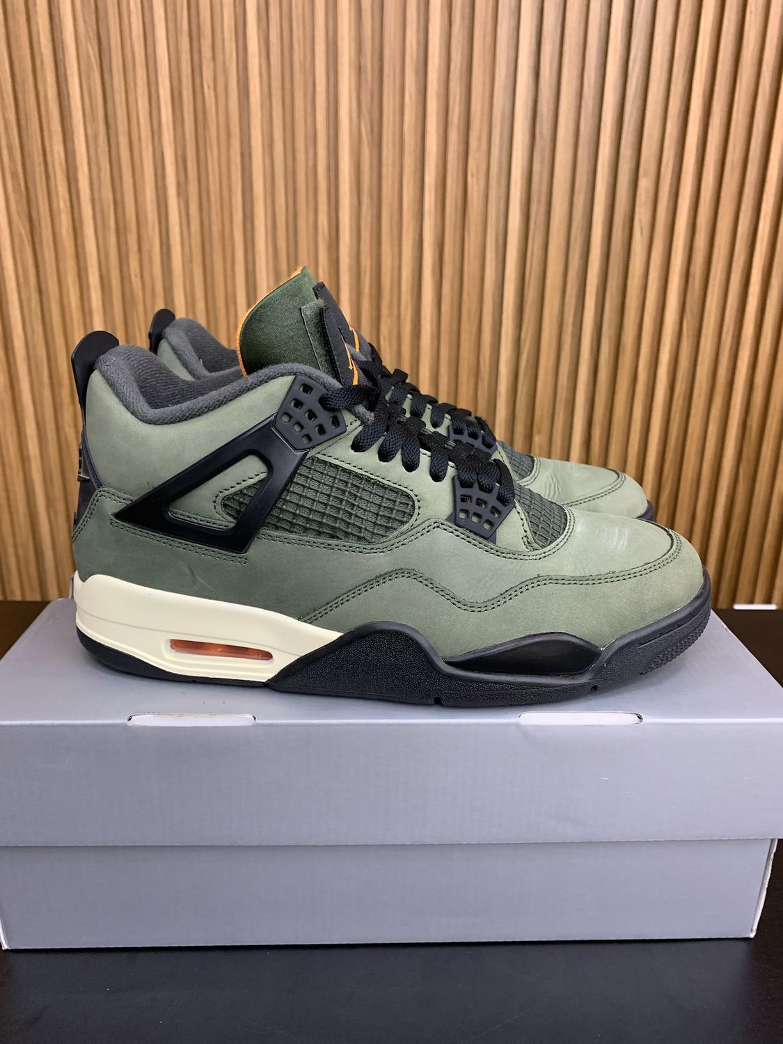 Jordan 4 Retro OG SP Undefeated (2025) Size 9, PREOWNED