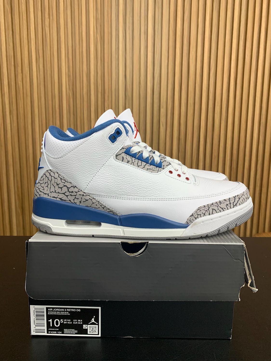 Jordan 3 Retro True Blue (2026) Size 10.5, PREOWNED DAMAGE BOX