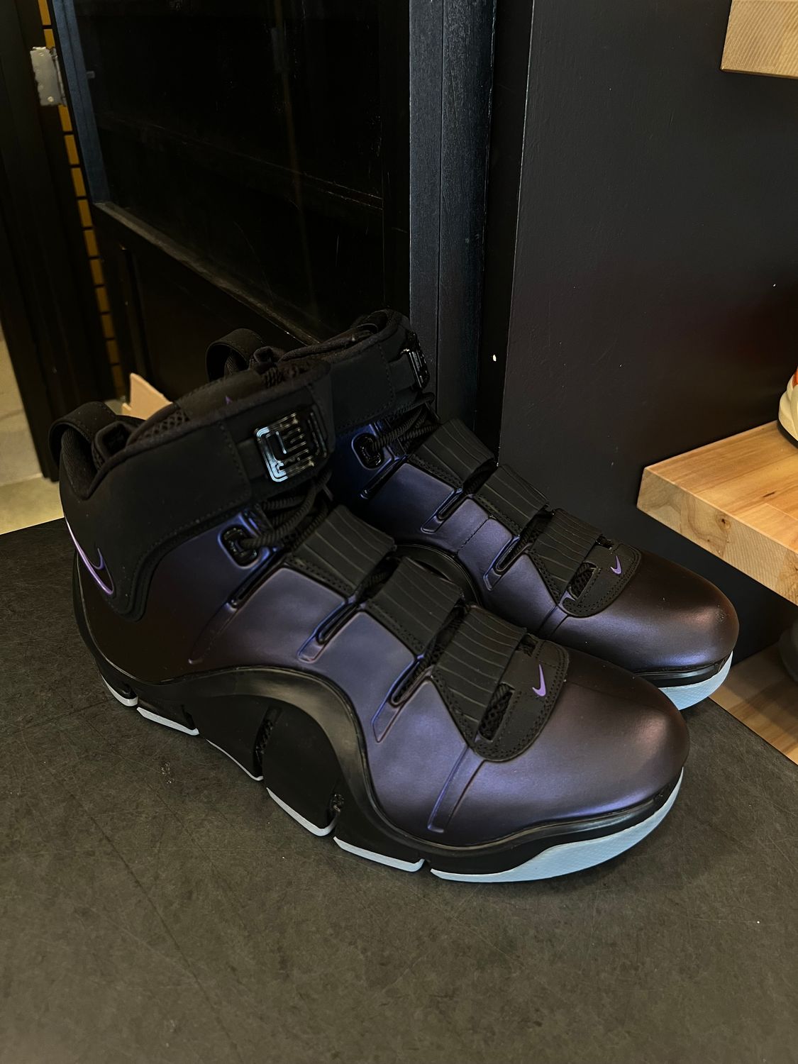 Nike Zoom LeBron 4 Eggplant Size 10.5, DS BRAND NEW NO BOX*