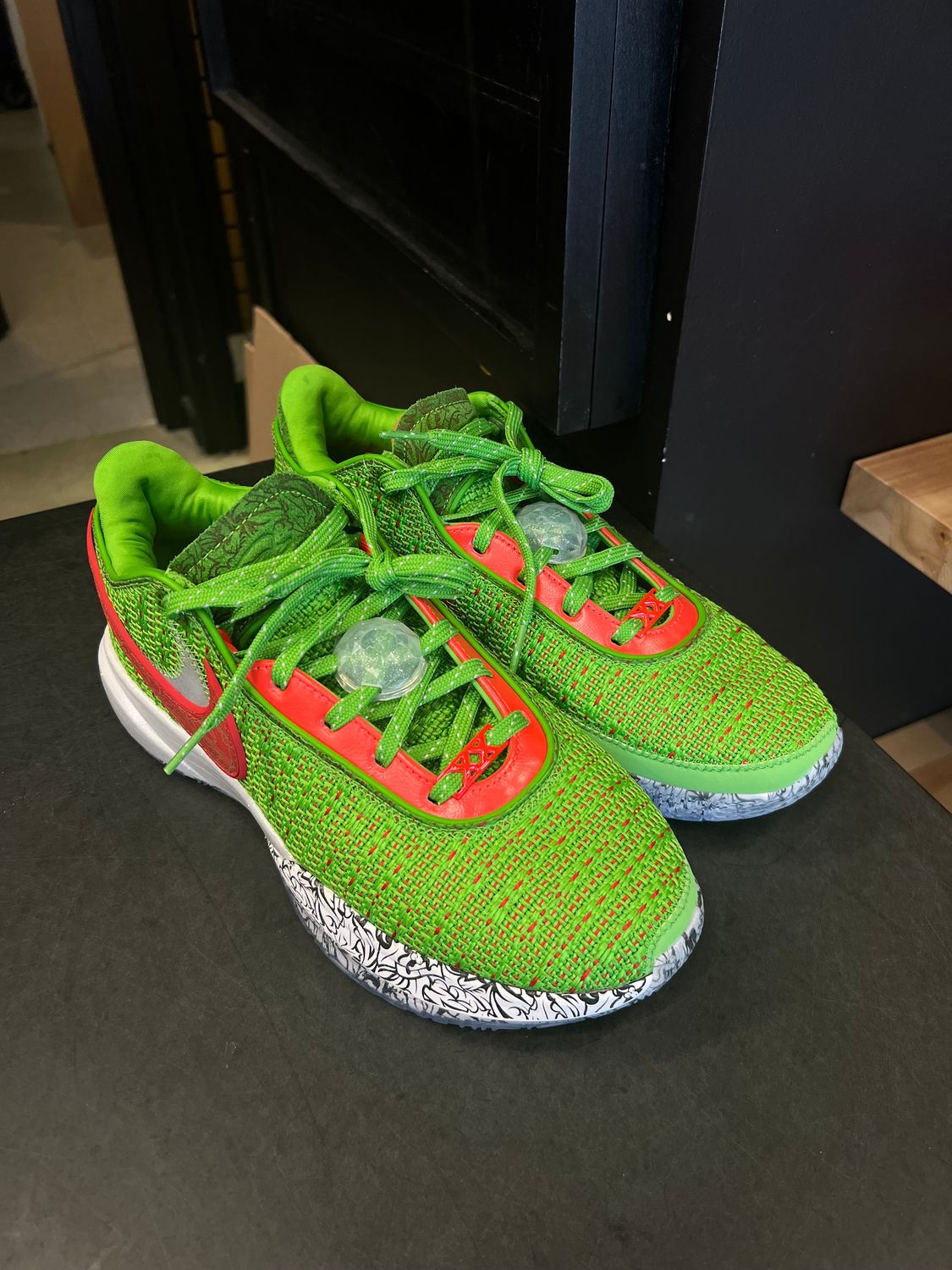 Nike LeBron 20 Stocking Stuffer Size 10, DS BRAND NEW NO BOX*