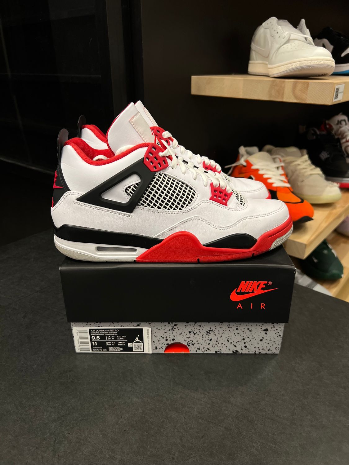 Jordan 4 Retro Fire Red (2020) Size 9.5, PREOWNED