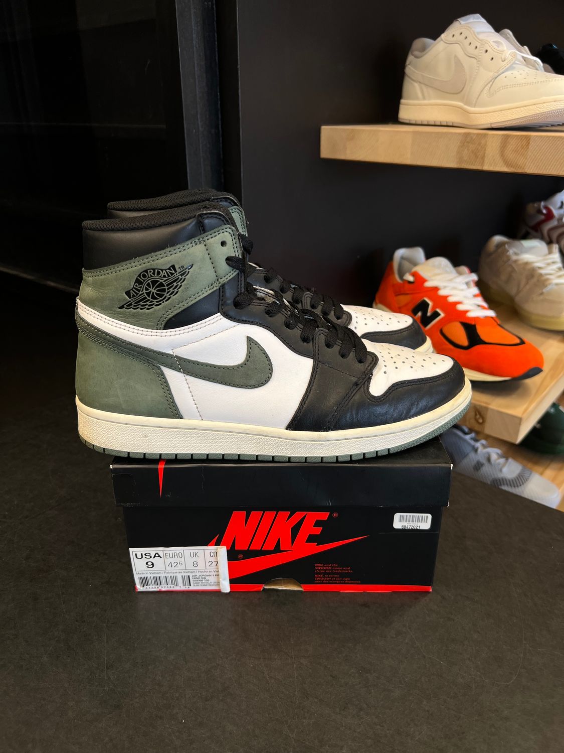 Jordan 1 Retro High Clay Green Size 9, PREOWNED*