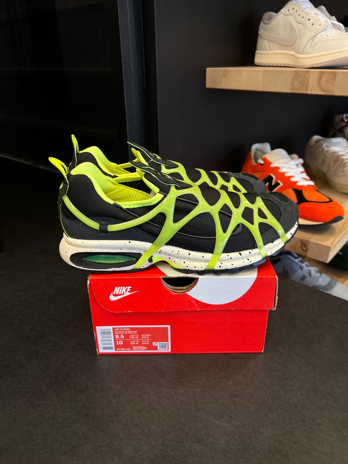 Nike Air Kukini Black Volt Size 8.5, PREOWNED