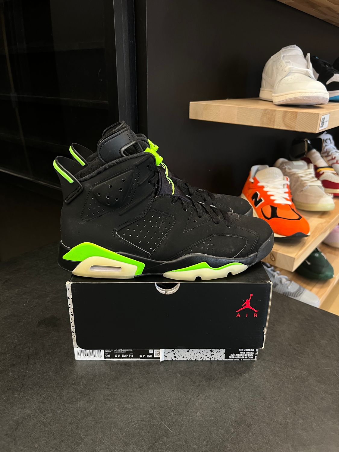 Jordan 6 Retro Electric Green Size 9.5, PREOWNED*