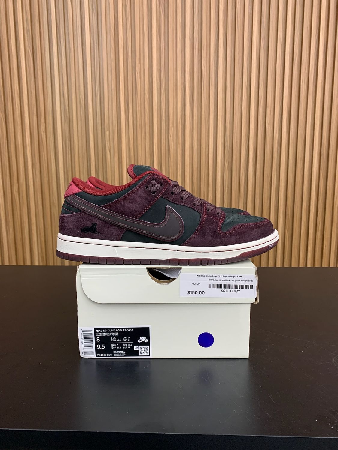 Nike SB Dunk Low Riot Skateshop Size 8, PREOWNED