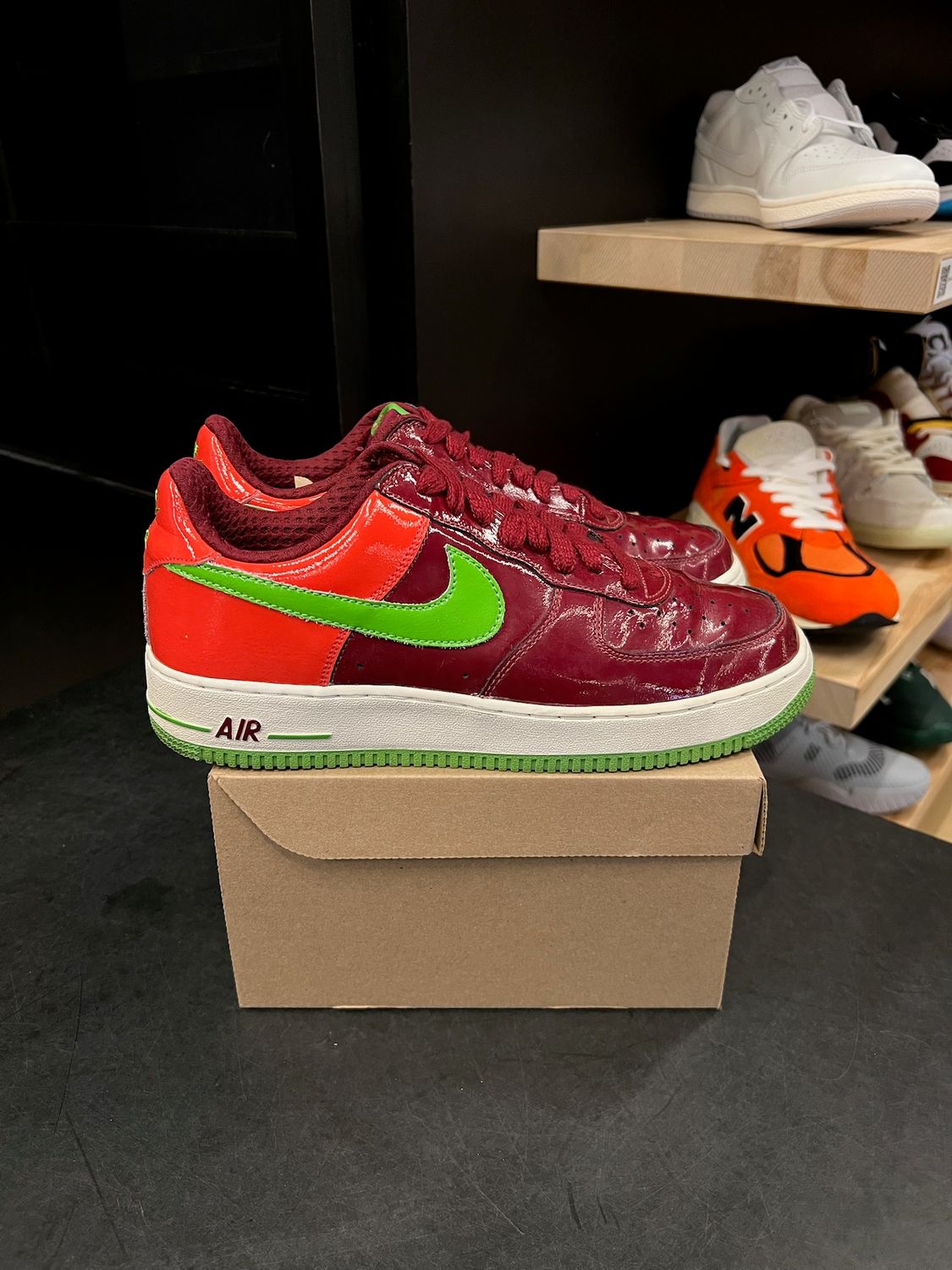 Nike Air Force 1 Low Kiwi Edition Size 9.5, PREOWNED