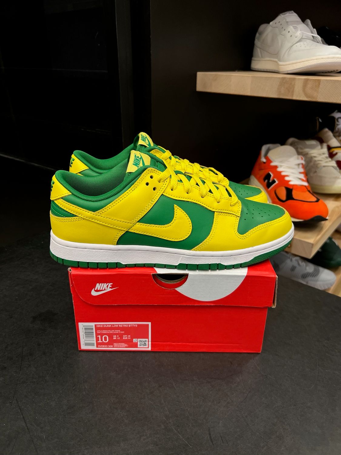 Nike Dunk Low Retro Reverse Brazil Size 10, PREOWNED