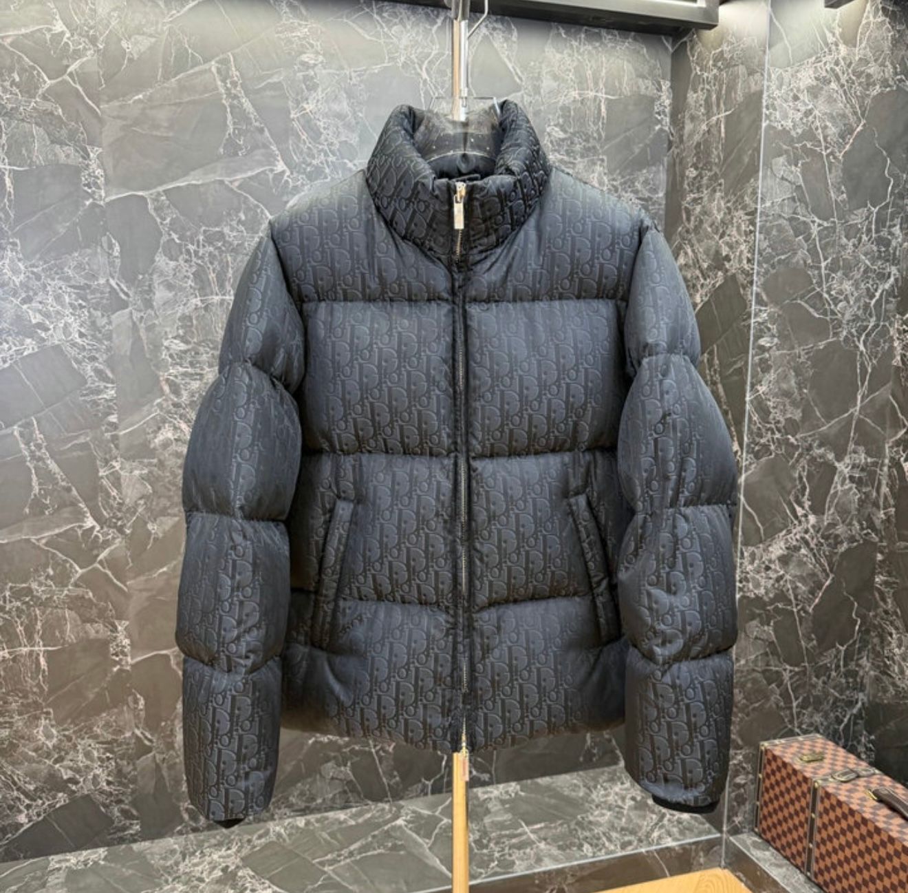 DIOR