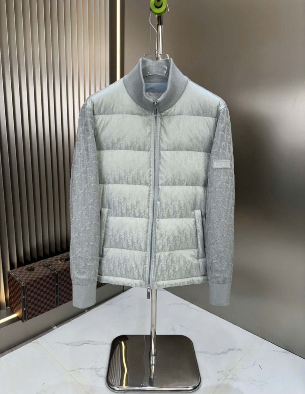 DIOR