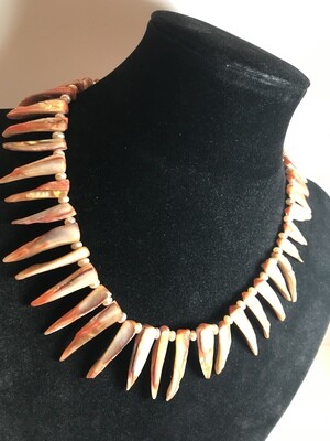 JUNGLE PEARLS NECKLACE