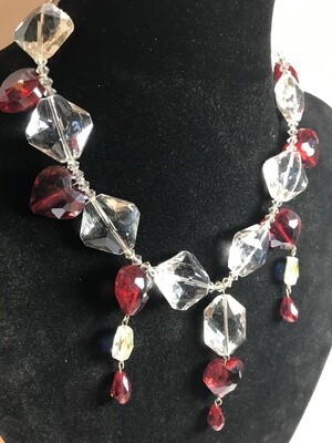 HEARTSTRINGS NECKLACE