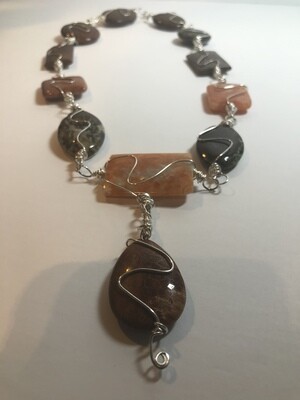 WIRED STONE NECKLACE