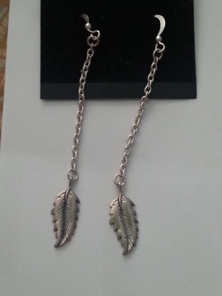 HANGING FEATHER EARRING