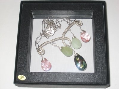 TIARA NECKLACE