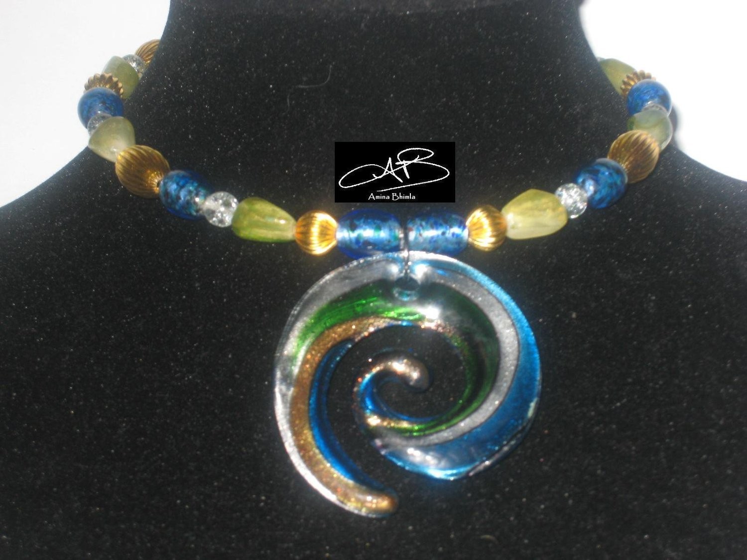 Candy swirl choker