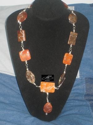 WIRED STONE NECKLACE