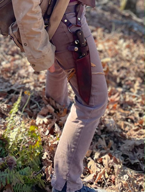 Trail Knife With Thigh Style Drop Sheath