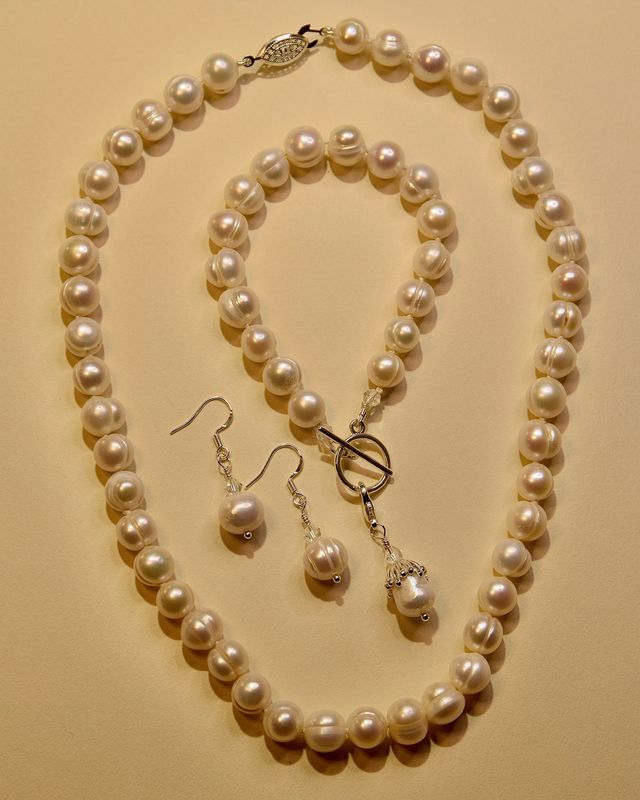 PEARL KNOTTING with Juliana Child