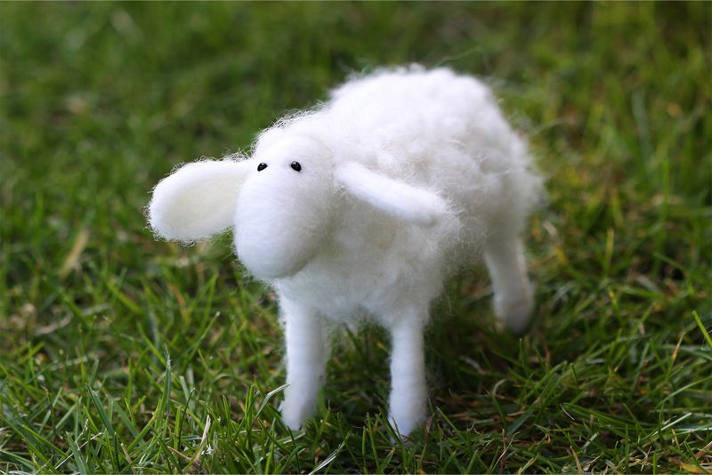 NEEDLE FELTING - FELT A SHEEP with Diana Renwick