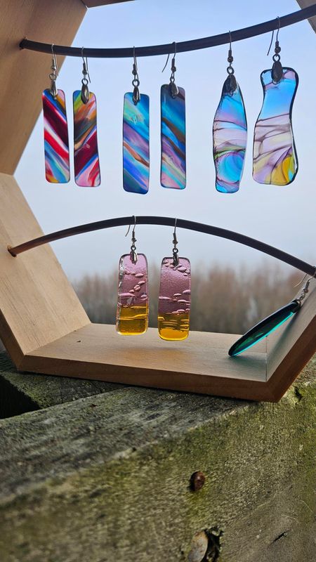 INTRODUCTION TO GLASS FUSING - MAKE A JEWELLERY PIECE with Tash Sim INTRODUCTION TO GLASS FUSING - MAKE A JEWELLERY PIECE with Tash Sim
