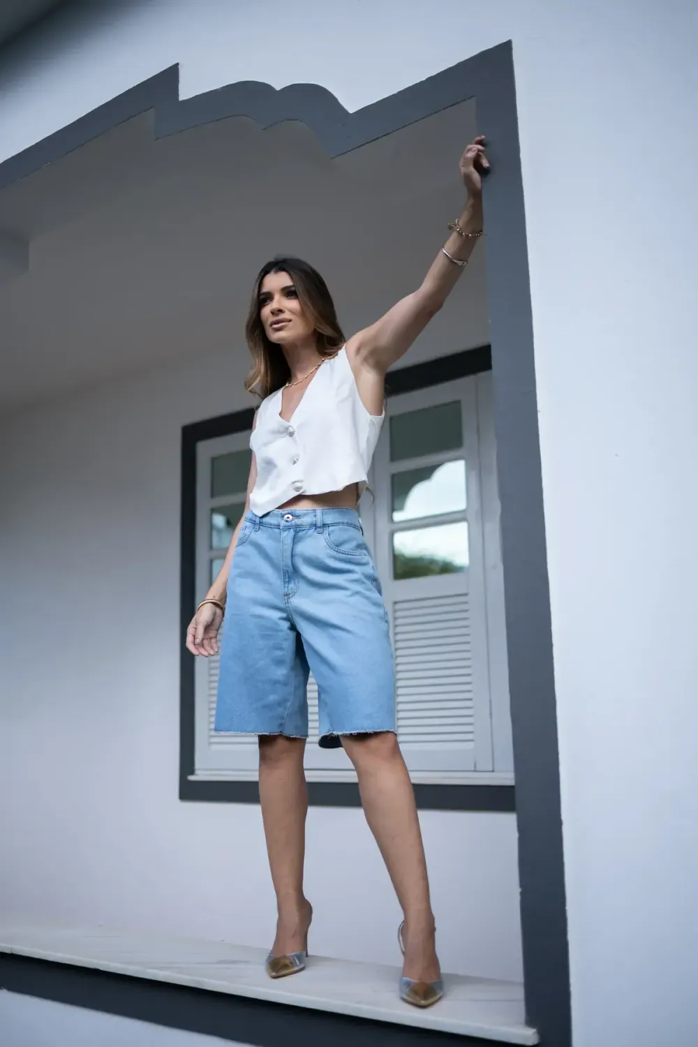 Woman wearing the Nexum Light Wash Jorts
