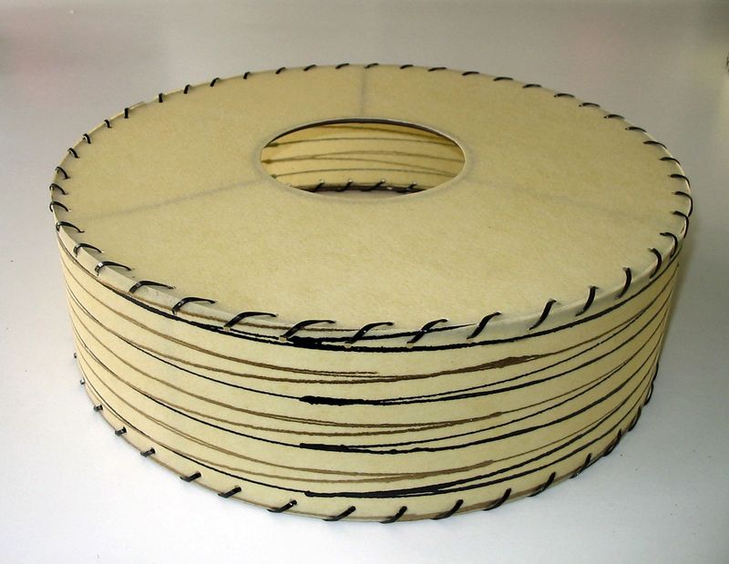 Z-lamp tambourine lampshade in beeswax color by Meteor Lights