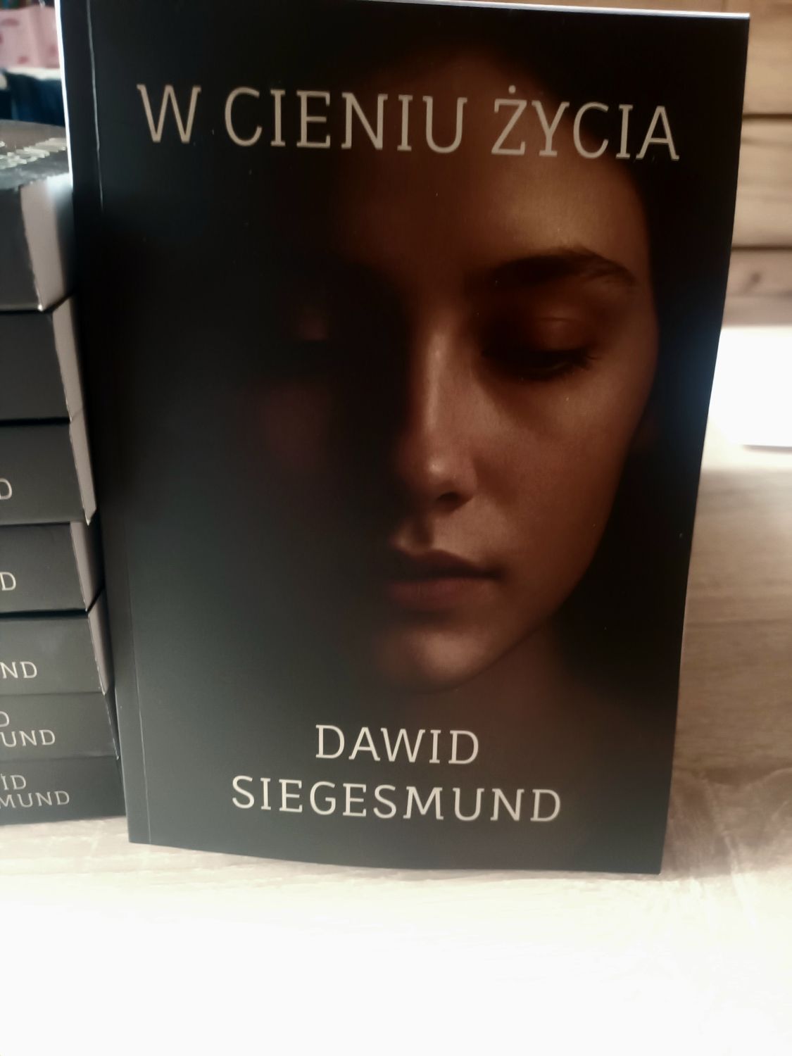 W CIENIU ŻYCIA