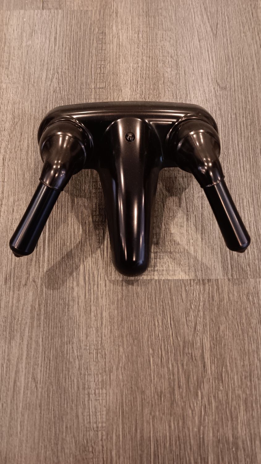 4" Lavatory Faucet w/ lever handles bronze