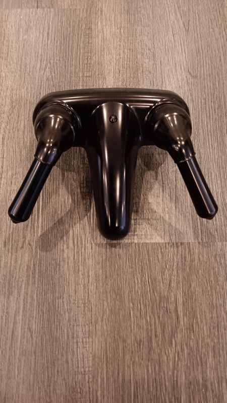 4" Lavatory Faucet w/ lever handles bronze