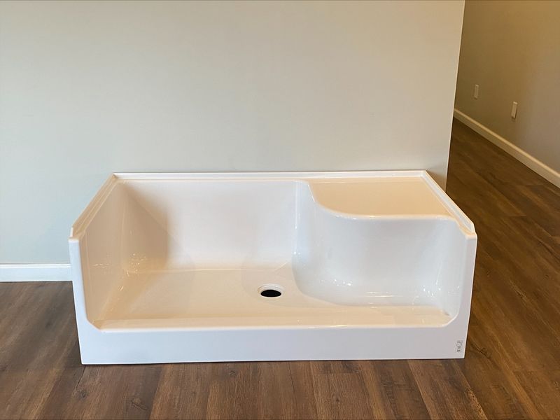 27x54 Lyons Shower Base w/ RH seat CTR WH